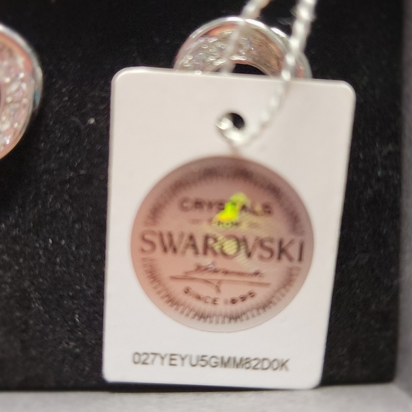 Nic & Syd Swarovski Crystal‎ Silver Stud Earrings - Picture 4 of 6